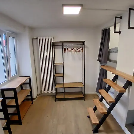 Apartment Cube Monteur *